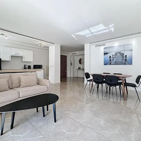 Intuition - 3 Pieces - 10min Croisette アパート